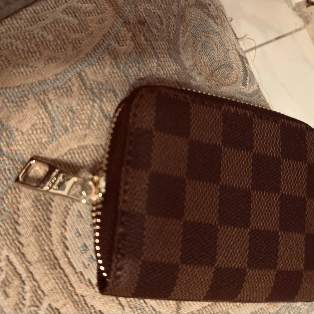 POST CHRISTMAS PRICE CUT! Louis Vuitton Damier Checkered Brown/Black card holder - Picture 6 of 7